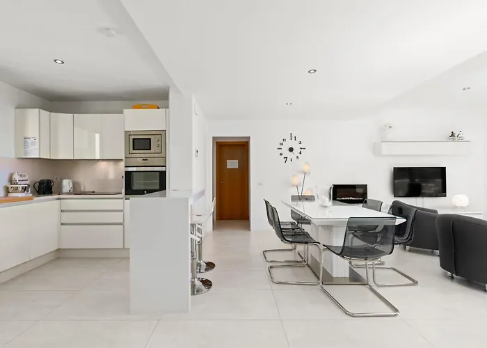 Ribera Luar Penthouse 2459 アパート *