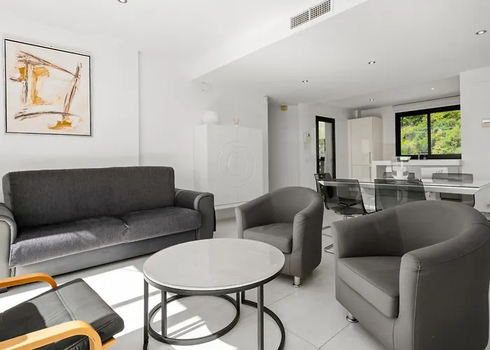 Ribera Luar Penthouse 2459 エステポナ